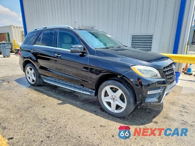 Czwarte zdjęcie samochodu z boku: 2015 MERCEDES-BENZ ML 400 4MATIC VIN:4JGDA5GB1FA482687 - miniatura