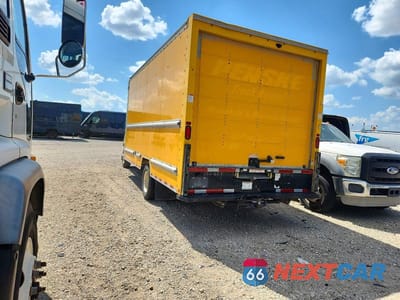 Trzecie zdjęcie samochodu z tyłu: 2022 GMC SAVANA BOX TRUCK VIN:7GZ37TC76NN002562 - miniatura