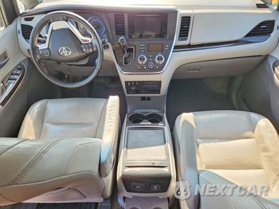 Zdjęcie 8 z 13 samochodu: 2015 TOYOTA SIENNA XLE PREMIUM 8-PASSENGER VIN:5TDYK3DC4FS534658 - miniatura
