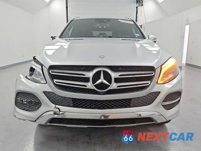 Piąte zdjęcie samochodu w środku: 2016 MERCEDES-BENZ GLE 350 4MATIC VIN:4JGDA5HB4GA746517 - miniatura