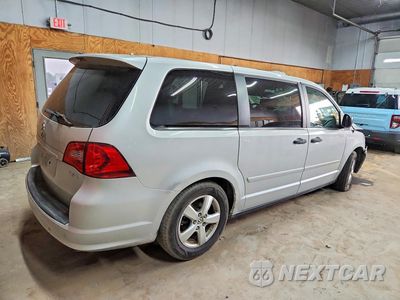 Trzecie zdjęcie samochodu z tyłu: 2011 VOLKSWAGEN ROUTAN S VIN:2V4RW4DGXBR724166 - miniatura