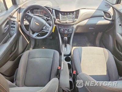 Zdjęcie 8 z 12 samochodu: 2019 CHEVROLET TRAX LS VIN:3GNCJKSB6KL234516 - miniatura