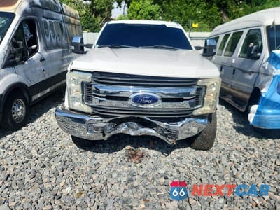 Piąte zdjęcie samochodu w środku: 2017 FORD F350 SUPER DUTY VIN:1FD8W3HT9HED03788 - miniatura