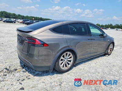 Trzecie zdjęcie samochodu z tyłu: 2016 TESLA MODEL X VIN:5YJXCAE47GFS00618 - miniatura