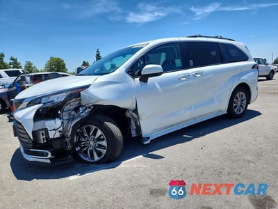 2022 TOYOTA SIENNA XLE 5TDJRKEC5NS095619 - główne zdjęcie licytacji z USA - miniatura