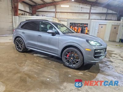 Czwarte zdjęcie samochodu z boku: 2026 PORSCHE CAYENNE S VIN:WP1AL2AY8TDA15921 - miniatura
