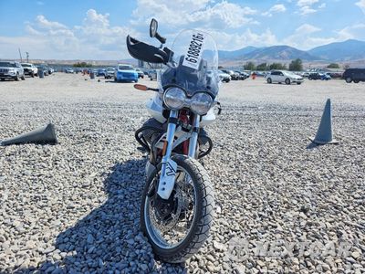 Drugie zdjęcie samochodu z przodu: 2025 MOTO GUZZI V85 TT VIN:ZGUMLUA08SS000265 - miniatura