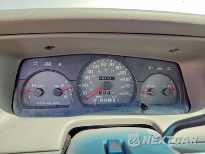Zdjęcie 9 z 12 samochodu: 2003 MERCURY GRAND MARQUIS GS VIN:2MEFM74W33X649947 - miniatura