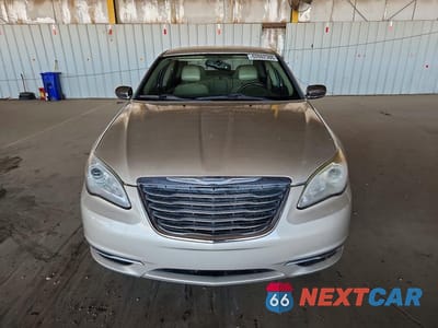 Piąte zdjęcie samochodu w środku: 2013 CHRYSLER 200 LIMITED VIN:1C3CCBCG6DN711109 - miniatura