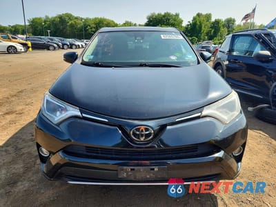 Piąte zdjęcie samochodu w środku: 2018 TOYOTA RAV4 XLE VIN:2T3RFREV6JW803195 - miniatura