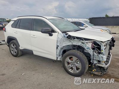 Czwarte zdjęcie samochodu z boku: 2025 TOYOTA RAV4 LE VIN:JTMLWRFV5SD322972 - miniatura