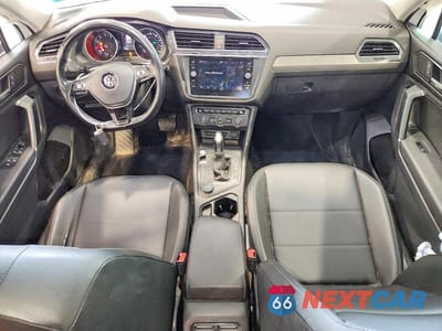Zdjęcie 8 z 13 samochodu: 2018 VOLKSWAGEN TIGUAN VIN:3VV2B7AX7JM151831 - miniatura
