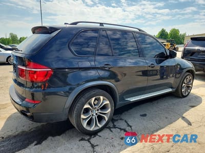 Trzecie zdjęcie samochodu z tyłu: 2013 BMW X5 XDRIVE50I VIN:5UXZV8C55D0C15993 - miniatura