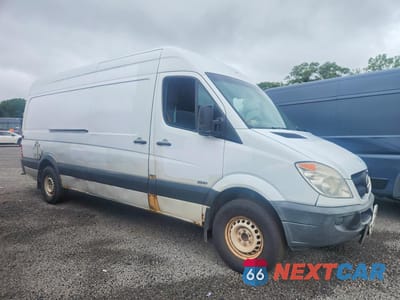 Czwarte zdjęcie samochodu z boku: 2012 MERCEDES-BENZ SPRINTER 2500 DELIVERY VAN VIN:WD3PE8CB1C5699975 - miniatura