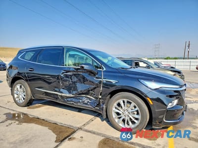 Czwarte zdjęcie samochodu z boku: 2023 BUICK ENCLAVE AVENIR VIN:5GAEVCKW2PJ104456 - miniatura