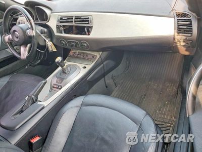 Zdjęcie 8 z 12 samochodu: 2004 BMW Z4 2.5 VIN:4USBT33524LR68088 - miniatura