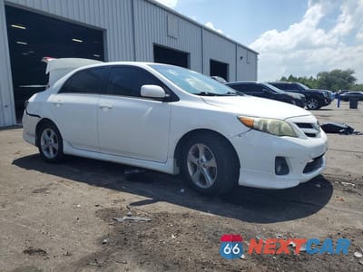 Czwarte zdjęcie samochodu z boku: 2013 TOYOTA COROLLA S VIN:5YFBU4EE6DP106117 - miniatura