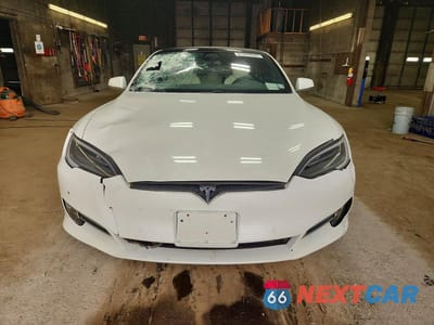 Piąte zdjęcie samochodu w środku: 2019 TESLA MODEL S VIN:5YJSA1E28KF340099 - miniatura