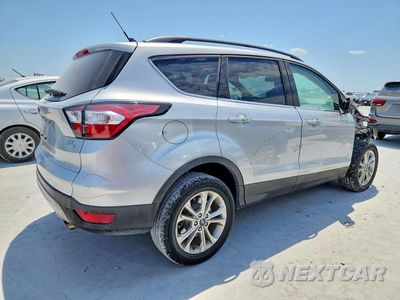 Trzecie zdjęcie samochodu z tyłu: 2018 FORD ESCAPE SE VIN:1FMCU0GD0JUC46790 - miniatura