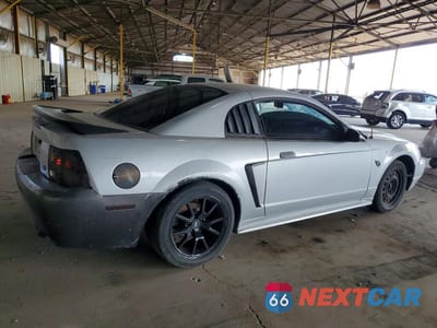 Trzecie zdjęcie samochodu z tyłu: 2002 FORD MUSTANG VIN:1FAFP40452F151647 - miniatura