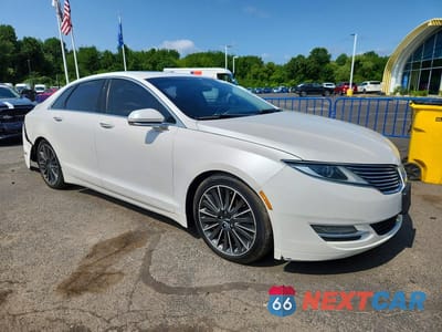 Czwarte zdjęcie samochodu z boku: 2015 LINCOLN MKZ HYBRID VIN:3LN6L2LUXFR611489 - miniatura