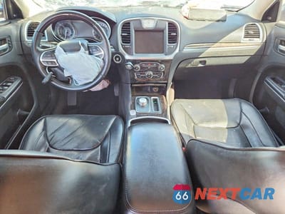 Zdjęcie 8 z 12 samochodu: 2017 CHRYSLER 300C VIN:2C3CCAEGXHH596603 - miniatura