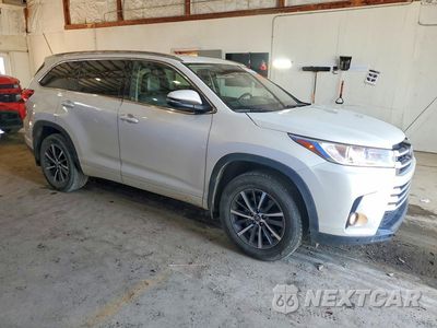 Czwarte zdjęcie samochodu z boku: 2017 TOYOTA HIGHLANDER XLE VIN:5TDJZRFH8HS517891 - miniatura