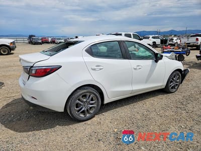 Trzecie zdjęcie samochodu z tyłu: 2019 TOYOTA YARIS LE VIN:3MYDLBYV2KY518822 - miniatura