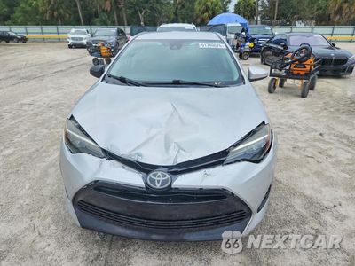 Piąte zdjęcie samochodu w środku: 2018 TOYOTA COROLLA LE VIN:5YFBURHE6JP767019 - miniatura