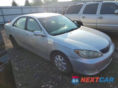 Czwarte zdjęcie samochodu z boku: 2005 TOYOTA CAMRY LE VIN:4T1BE32K25U538754 - miniatura