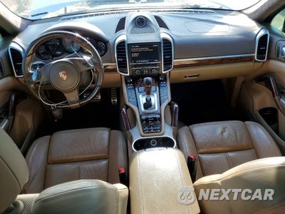 Zdjęcie 8 z 14 samochodu: 2014 PORSCHE CAYENNE GTS VIN:WP1AD2A2XELA70761 - miniatura