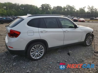 Trzecie zdjęcie samochodu z tyłu: 2015 BMW X1 SDRIVE28I VIN:WBAVM1C57FVZ94274 - miniatura