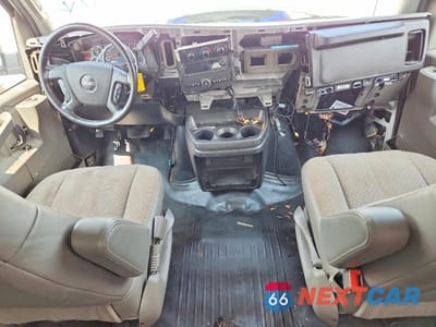 Zdjęcie 8 z 13 samochodu: 2021 GMC SAVANA 2500 CARGO DELIVERY VAN VIN:1GTW7AFPXM1192088 - miniatura