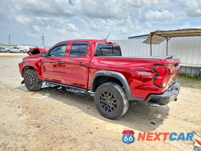 Drugie zdjęcie samochodu z przodu: 2026 CHEVROLET COLORADO TRAIL BOSS VIN:1GCPTEEK3T1142984 - miniatura