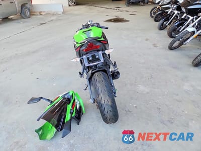 Czwarte zdjęcie samochodu z boku: 2021 KAWASAKI ZX636 K VIN:JKBZXJG12MA016682 - miniatura