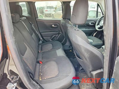 Zdjęcie 10 z 12 samochodu: 2023 JEEP RENEGADE LATITUDE VIN:ZACNJDB19PPP36047 - miniatura