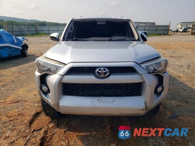 Piąte zdjęcie samochodu w środku: 2018 TOYOTA 4RUNNER SR5 VIN:JTEBU5JR7J5534667 - miniatura