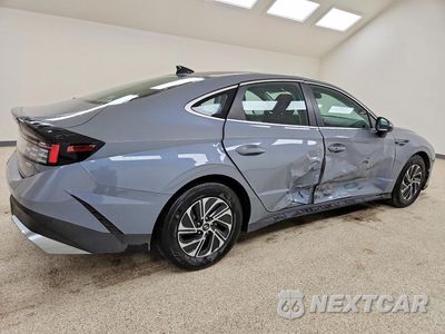Trzecie zdjęcie samochodu z tyłu: 2026 HYUNDAI SONATA HYBRID BLUE VIN:KMHL24JJ2TA145444 - miniatura