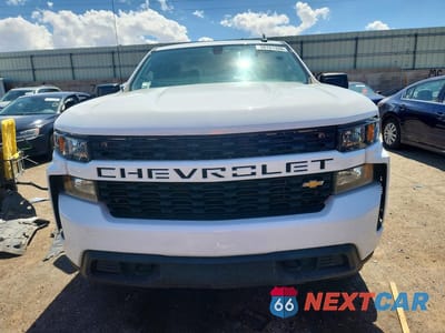 Piąte zdjęcie samochodu w środku: 2021 CHEVROLET SILVERADO K1500 CUSTOM VIN:3GCPYBEH5MG176092 - miniatura