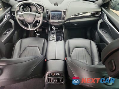 Zdjęcie 8 z 13 samochodu: 2018 MASERATI LEVANTE VIN:ZN661XUA8JX299215 - miniatura