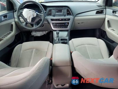 Zdjęcie 8 z 12 samochodu: 2017 HYUNDAI SONATA SE VIN:5NPE24AF5HH469044 - miniatura