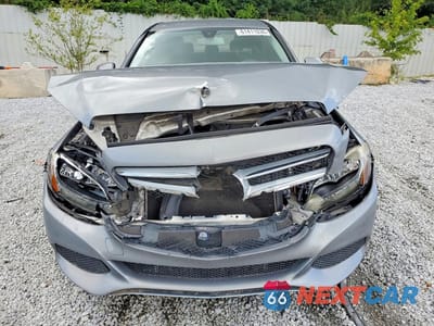Piąte zdjęcie samochodu w środku: 2015 MERCEDES-BENZ C 300 4MATIC VIN:55SWF4KB2FU080585 - miniatura