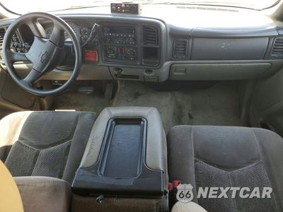 Zdjęcie 8 z 12 samochodu: 2005 CHEVROLET SUBURBAN K2500 VIN:3GNGK26U75G262333 - miniatura