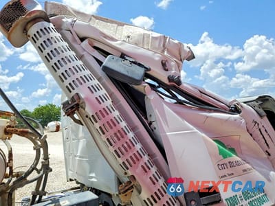 Zdjęcie 12 z 12 samochodu: 2023 VOLVO VHD READY MIX TRUCK VIN:4V5KC9DGXPN619004 - miniatura