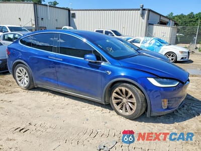 Czwarte zdjęcie samochodu z boku: 2019 TESLA MODEL X VIN:5YJXCDE28KF151762 - miniatura