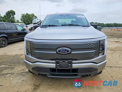 Piąte zdjęcie samochodu w środku: 2023 FORD F150 LIGHTNING PRO VIN:1FTVW1EV1PWG50400 - miniatura