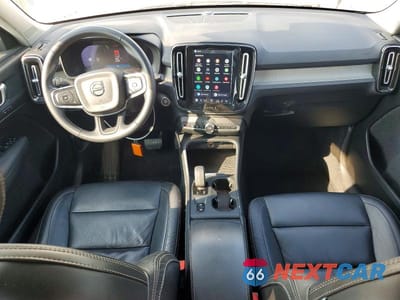 Zdjęcie 8 z 13 samochodu: 2023 VOLVO XC40 CORE VIN:YV4L12UK0P2951022 - miniatura