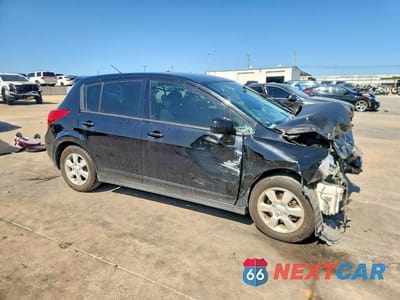 Czwarte zdjęcie samochodu z boku: 2012 NISSAN VERSA 1.8 S VIN:3N1BC1CP8CK807302 - miniatura