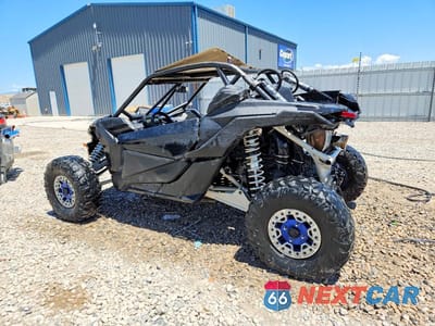 Trzecie zdjęcie samochodu z tyłu: 2023 CAN-AM MAVERICK X3 UTILITY VEHICLE VIN:3JBVXAV29PE000617 - miniatura