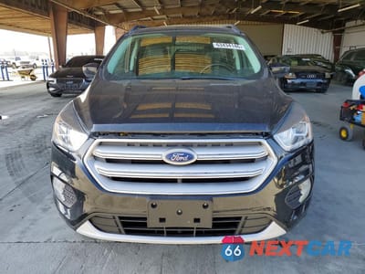 Piąte zdjęcie samochodu w środku: 2018 FORD ESCAPE SEL VIN:1FMCU9HD5JUC64690 - miniatura